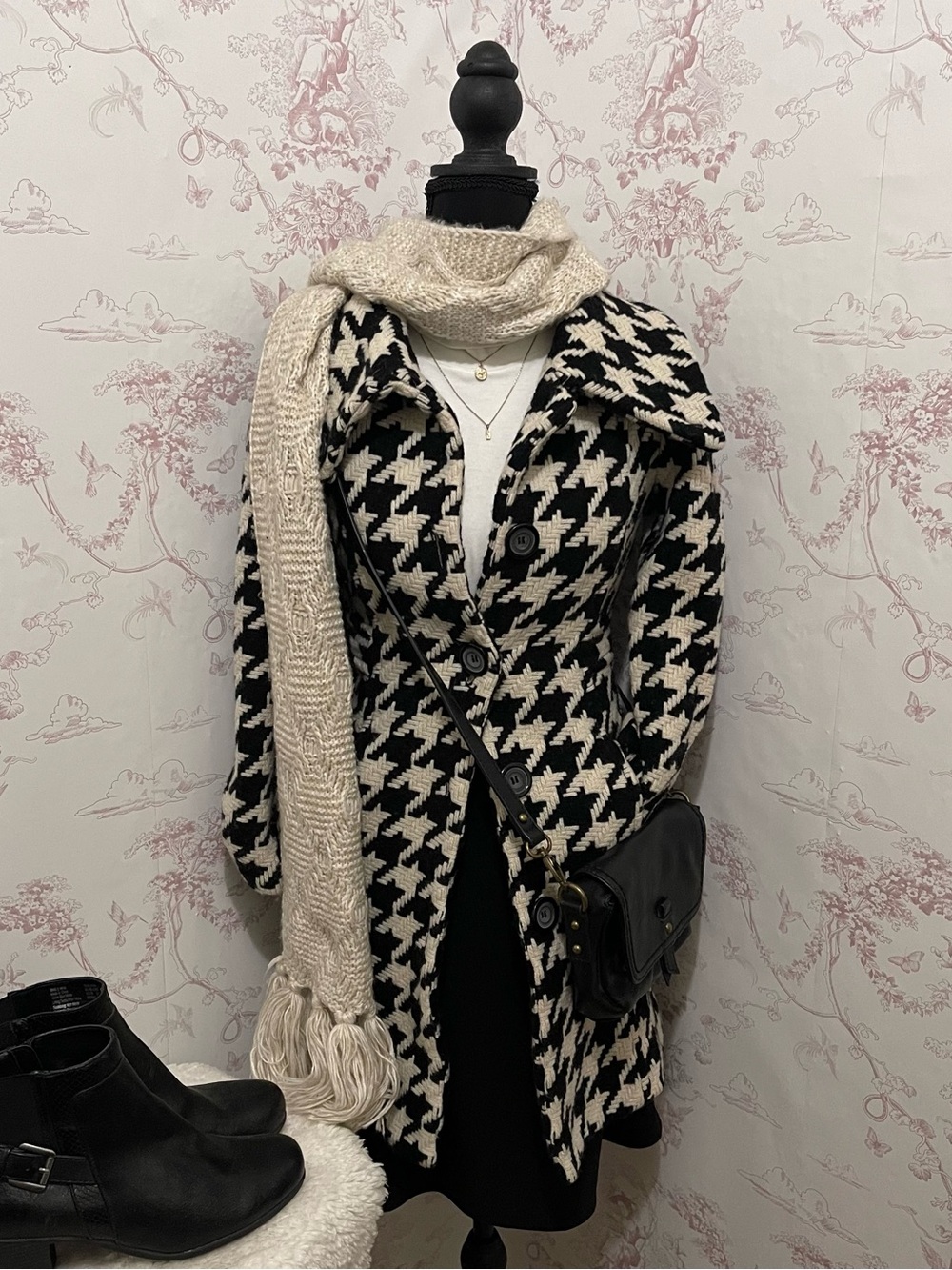 Frenchi Black & Cream Houndstooth Button Front Coat size XS